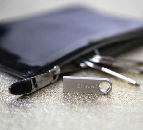 זיכרון נייד 64GB USB 2.0 תוצרת Kingston דגם DTSE9
